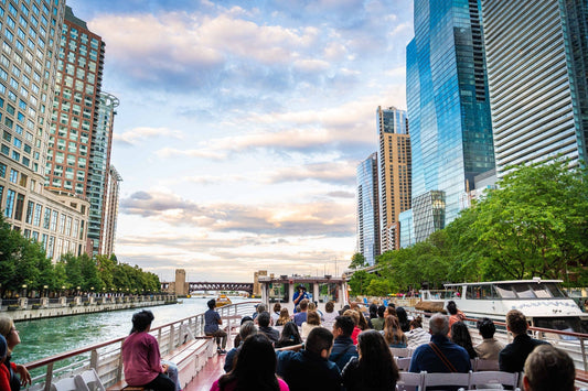 A Chicago River Architecture Cruise with Shoreline Sightseeing