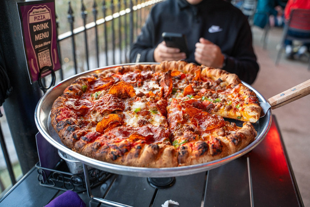 SkyBar Gourmet Pizza: Dining at the Crescent Hotel in Eureka Springs